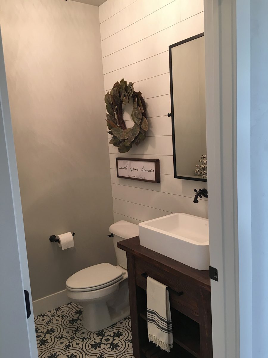 POWDER ROOM: MAGNOLIA & AMBERWOOD