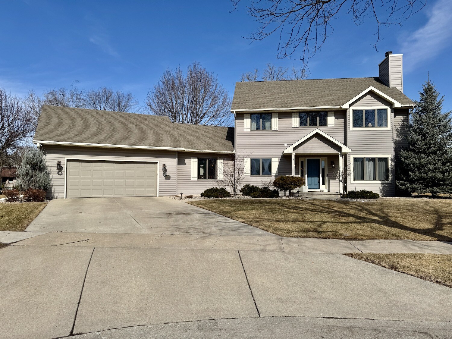 1116 E Shade Tree Lane