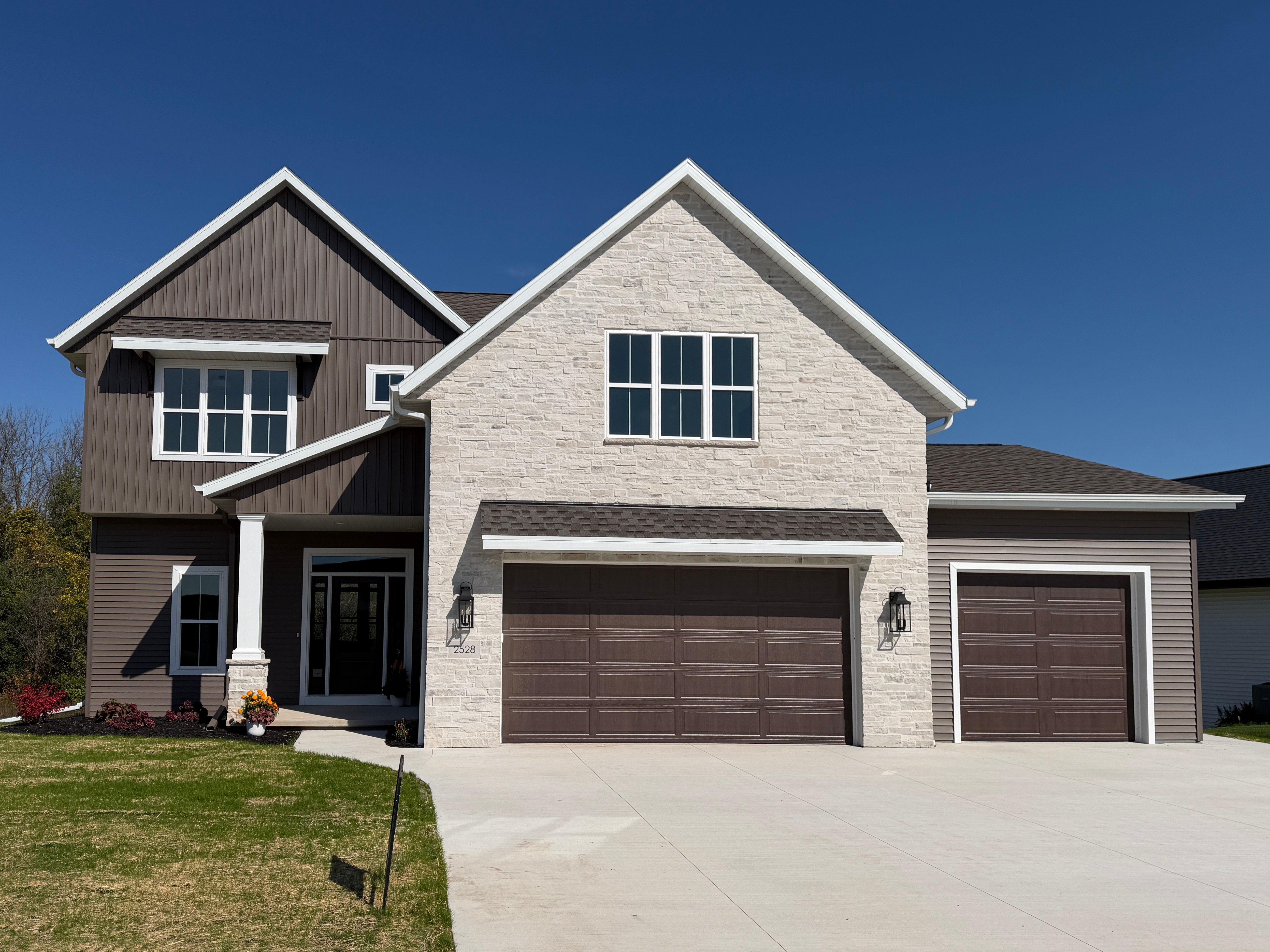 2528 N Stellita Circle